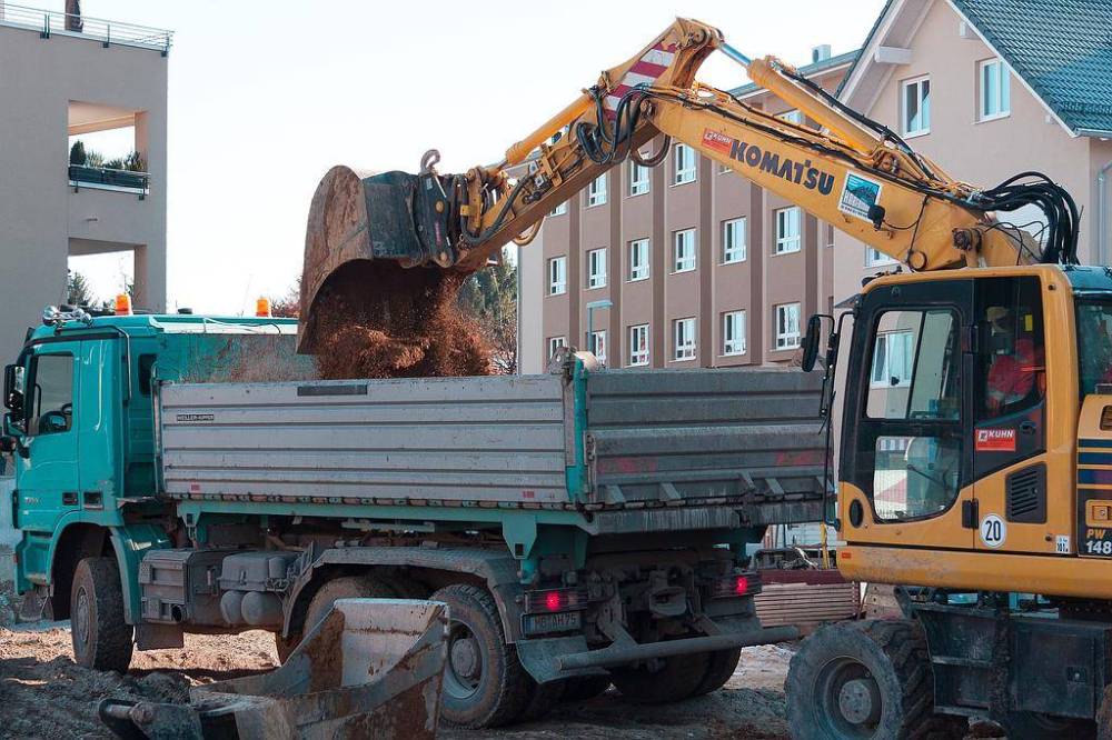 camion et pelle